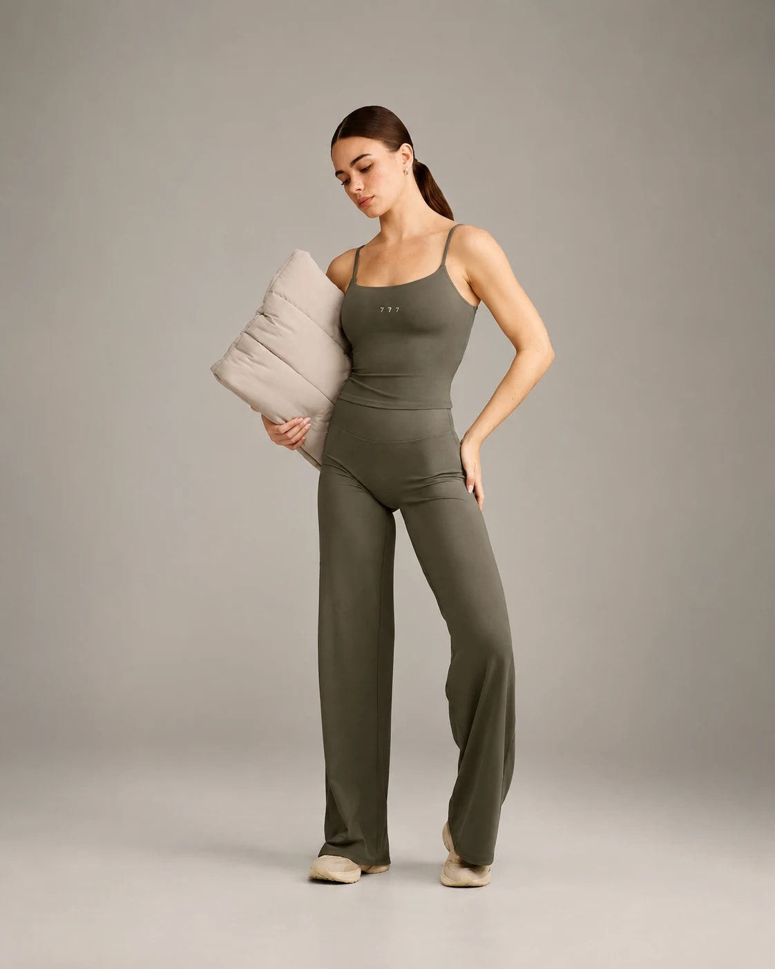 777 FORM COUNTOUR TANK Alpine Green, vista lateral