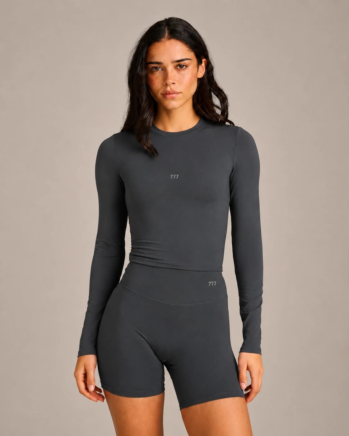 777 FORM ESSENTIALS CAMISETA LONG Coal, detalle