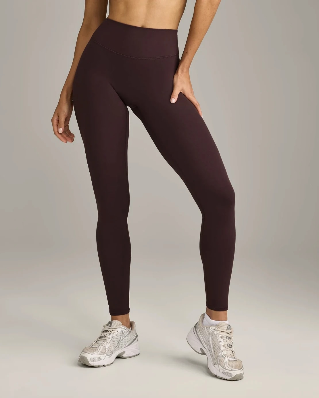 777 FORM ESSENTIALS LEGGING Dark Umber Brown, detalle