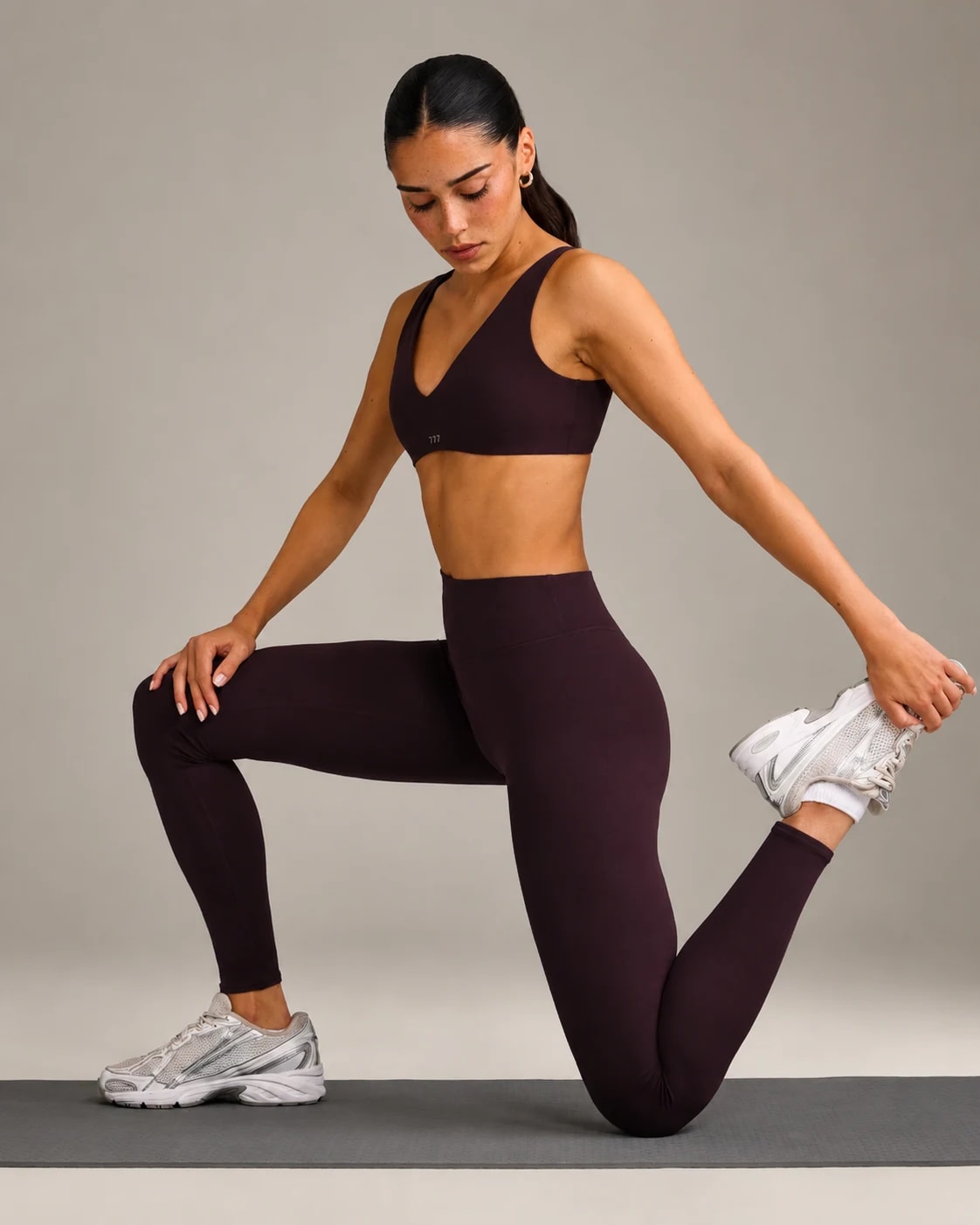 777 FORM ESSENTIALS LEGGING Dark Umber Brown, vista frontal