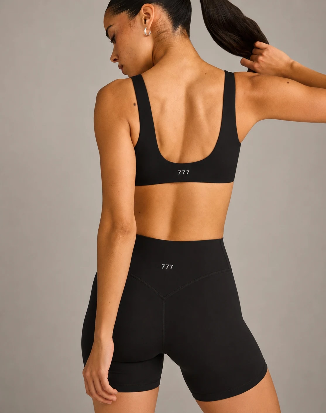 777 FORM ESSENTIALS SHORT Black, vista posterior