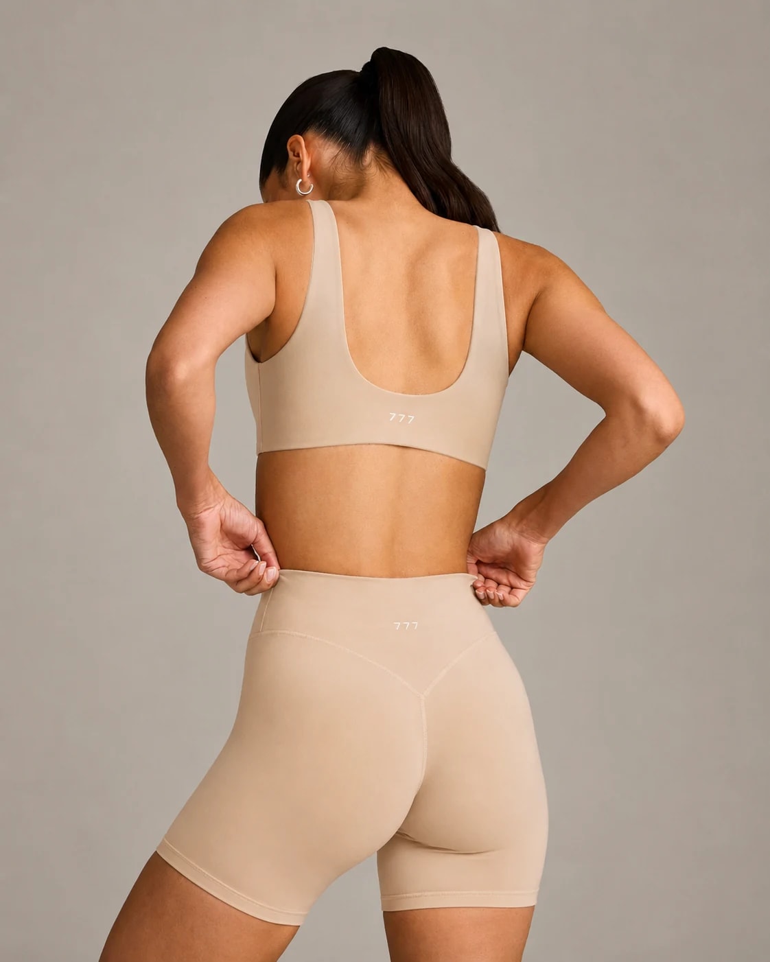 777 FORM ESSENTIALS SHORT Oatmeal, detalle