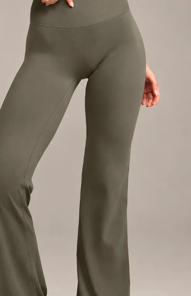 777 FORM LEISURE PANT Alpine Green, detalle adicional