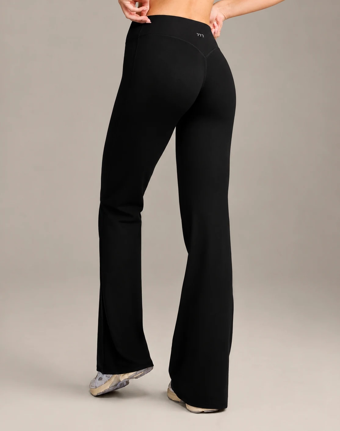 777 FORM LEISURE PANT Black, vista posterior