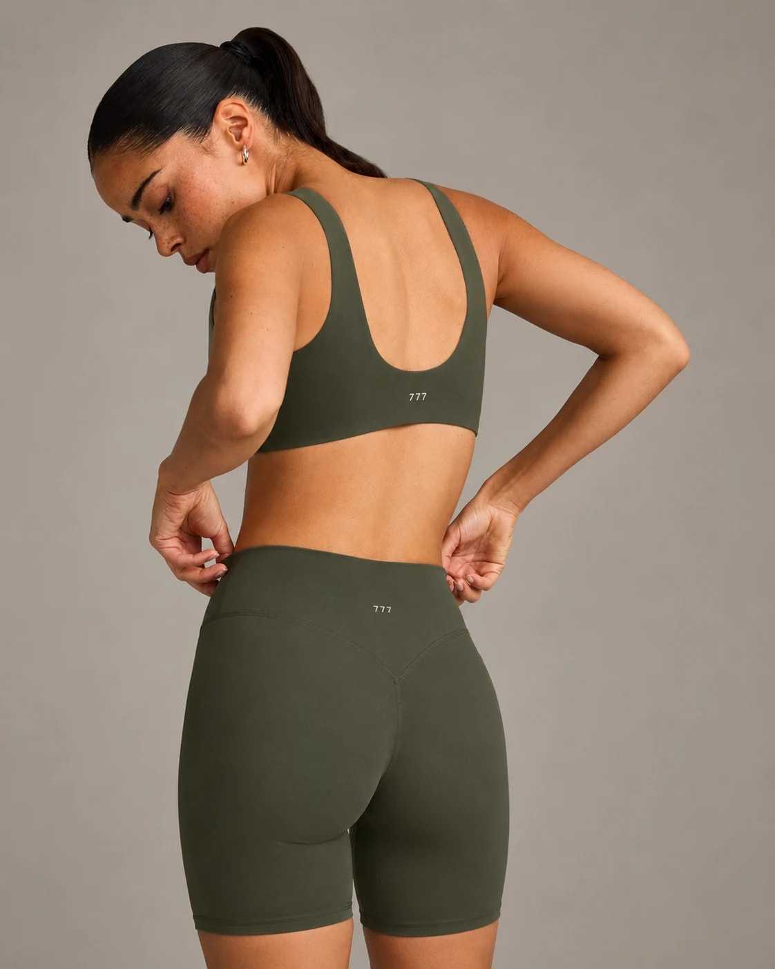 777 FORM SCOOP BACK BRALETTE Alpine Green, vista posterior