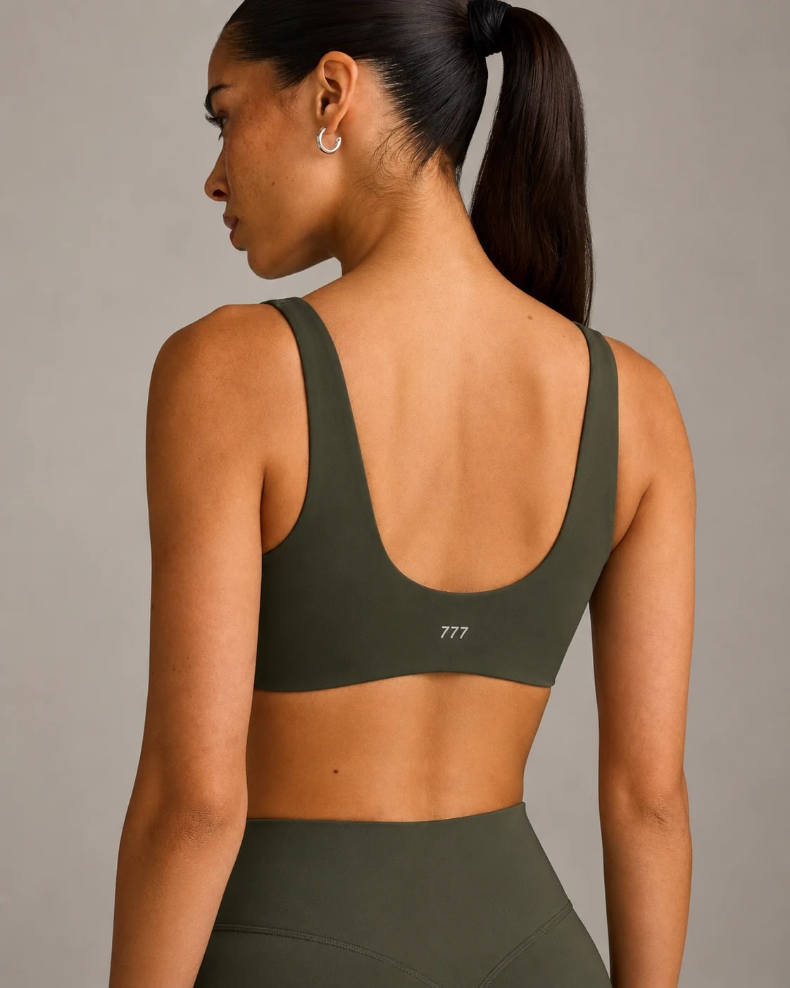 777 FORM SCOOP BACK BRALETTE Alpine Green, vista frontal