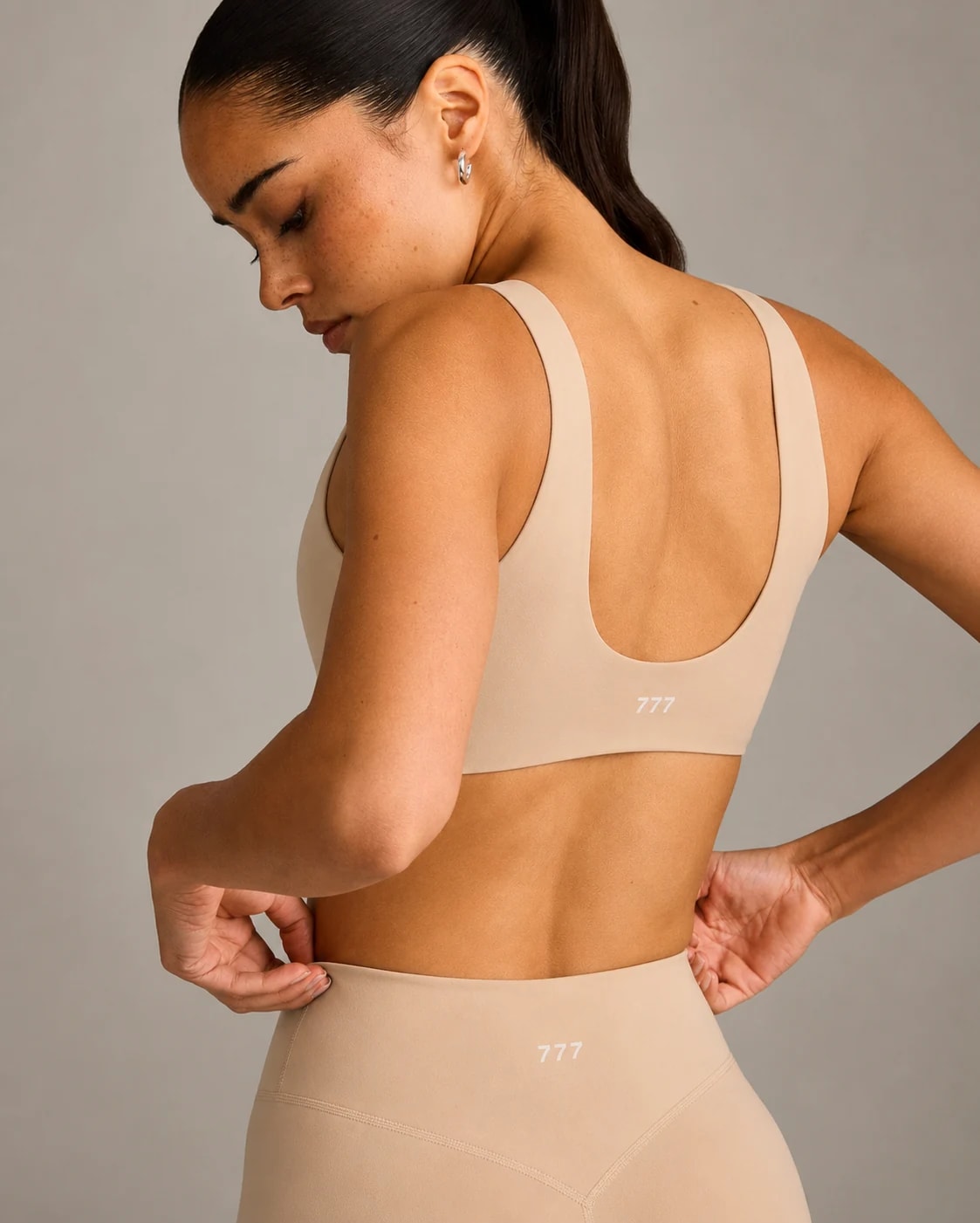 777 FORM SCOOP BACK BRALETTE Oatmeal, detalle