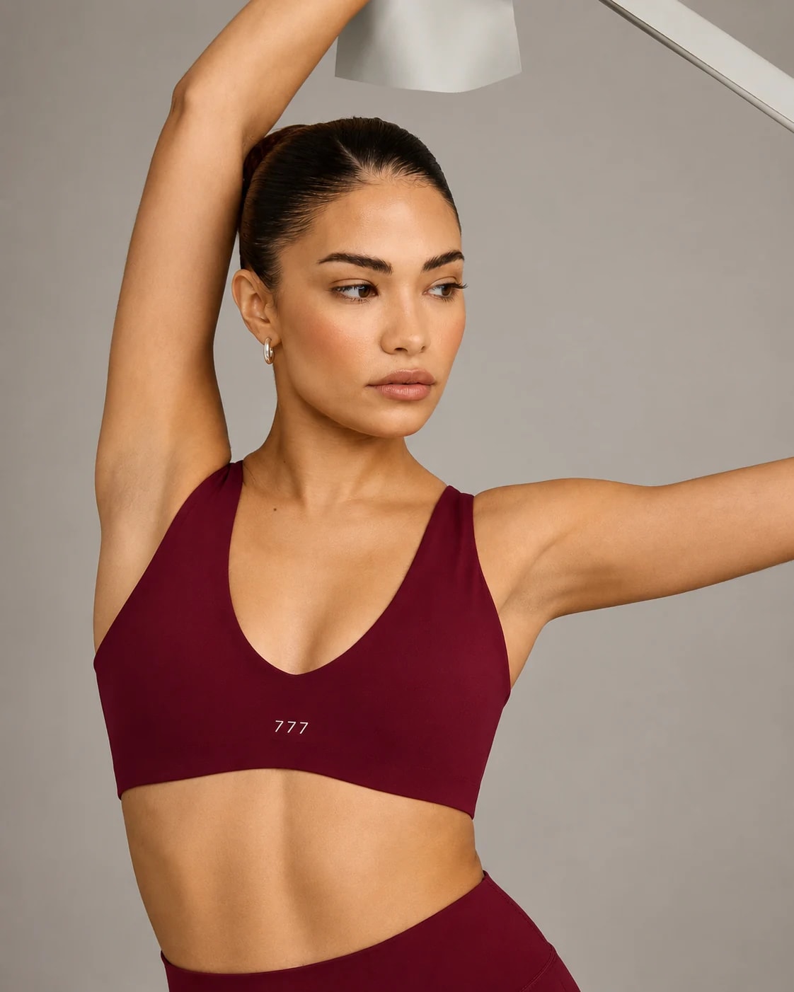 777 FORM SCOOP BACK BRALETTE Ruby Red, detalle