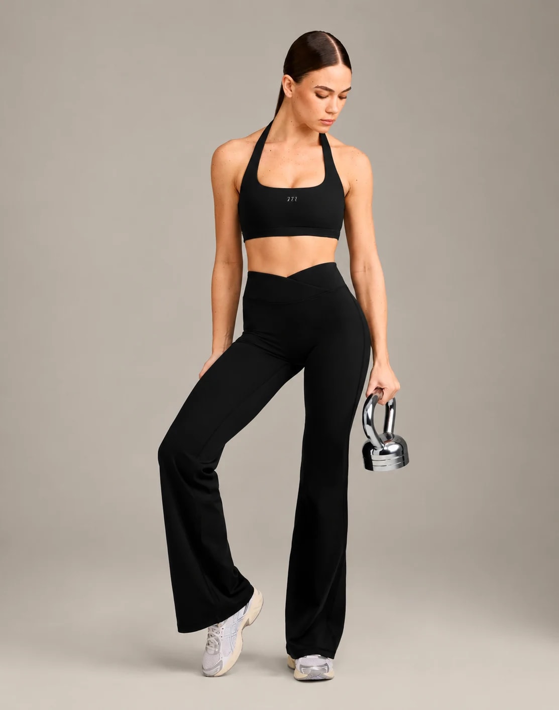 777 FORM V FLARE PANT Black en uso