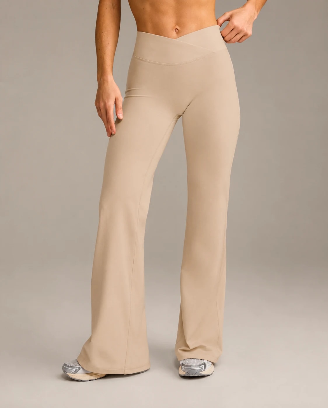 777 FORM V FLARE PANT Oatmeal, vista frontal